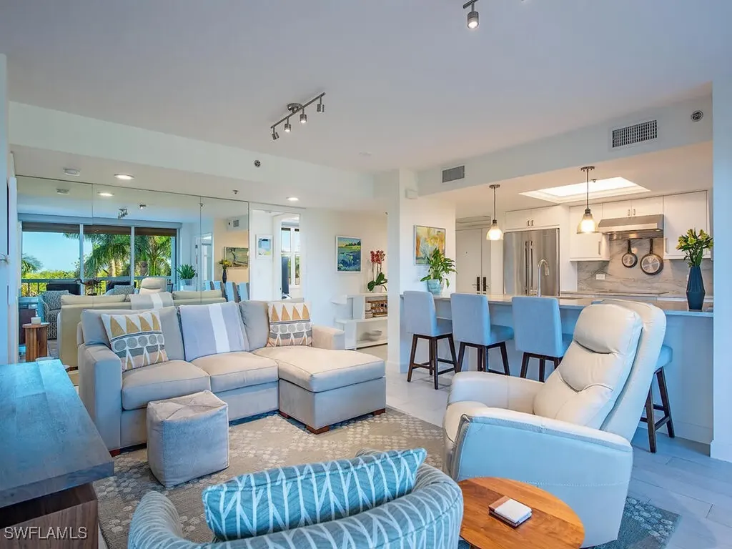 6585 Nicholas Boulevard Naples FL 34108