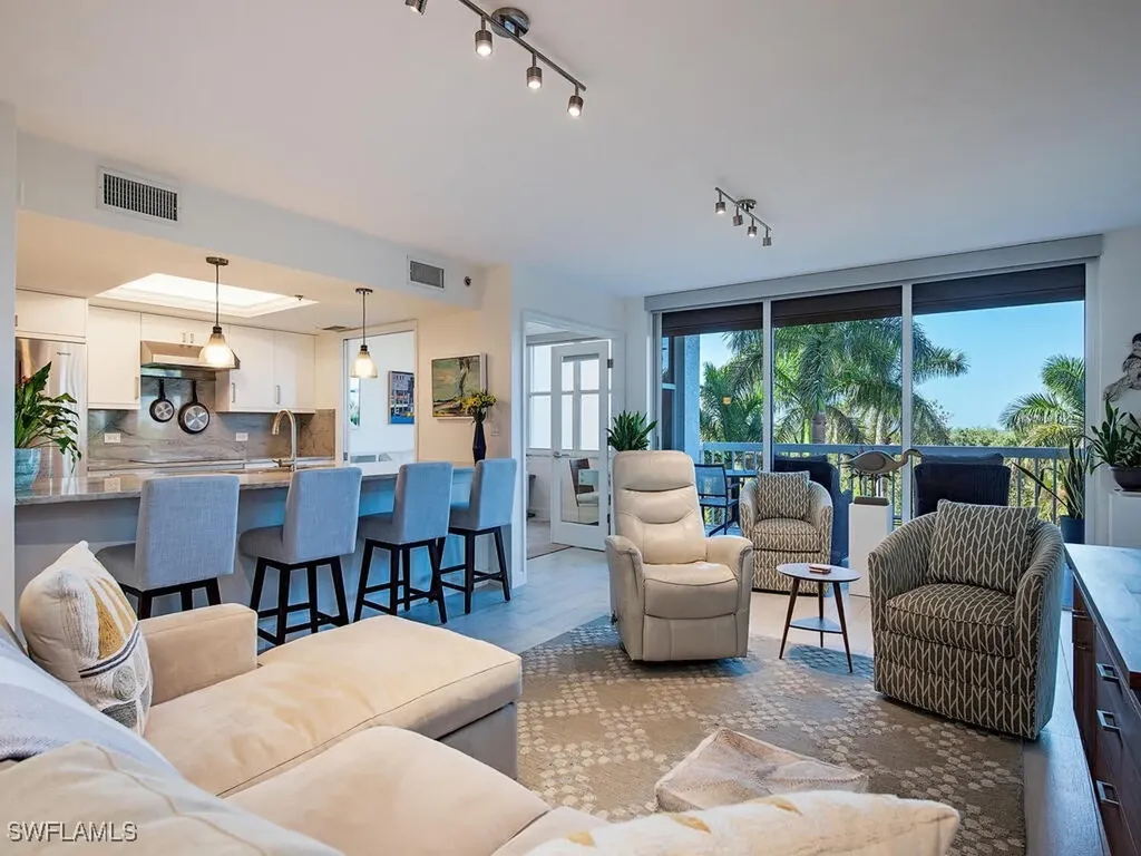 6585 Nicholas Boulevard Naples FL 34108