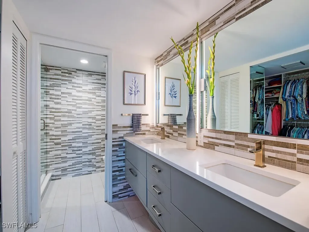 6585 Nicholas Boulevard Naples FL 34108