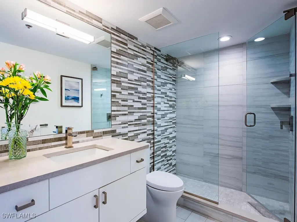 6585 Nicholas Boulevard Naples FL 34108