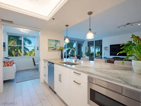 6585 Nicholas Boulevard Naples FL 34108