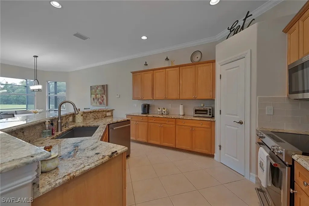 6076 Dogleg Drive Naples FL 34113