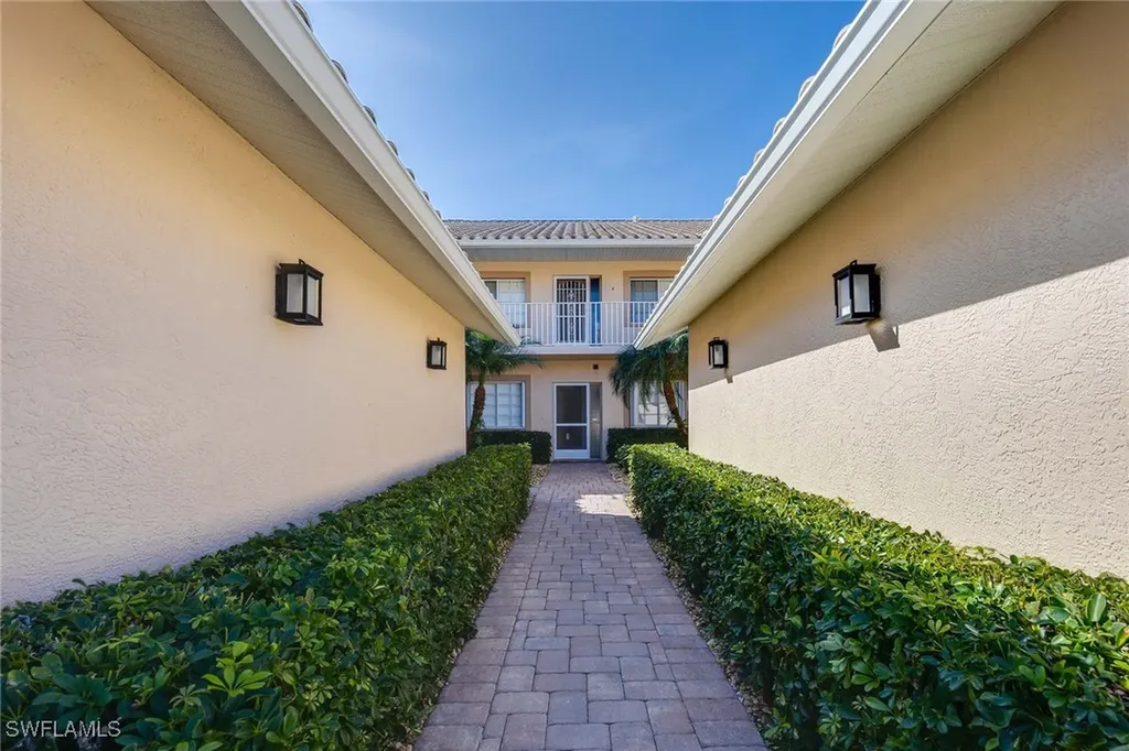 9022 Michael Circle Naples FL 34113