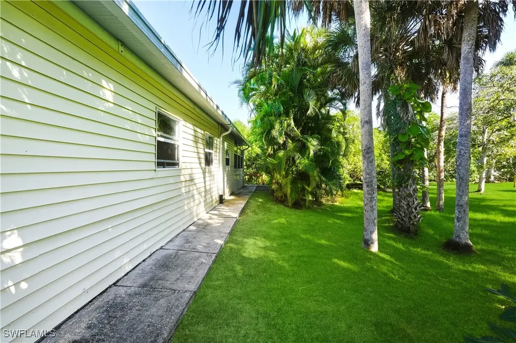 234 Riverwood Road Naples FL 34114