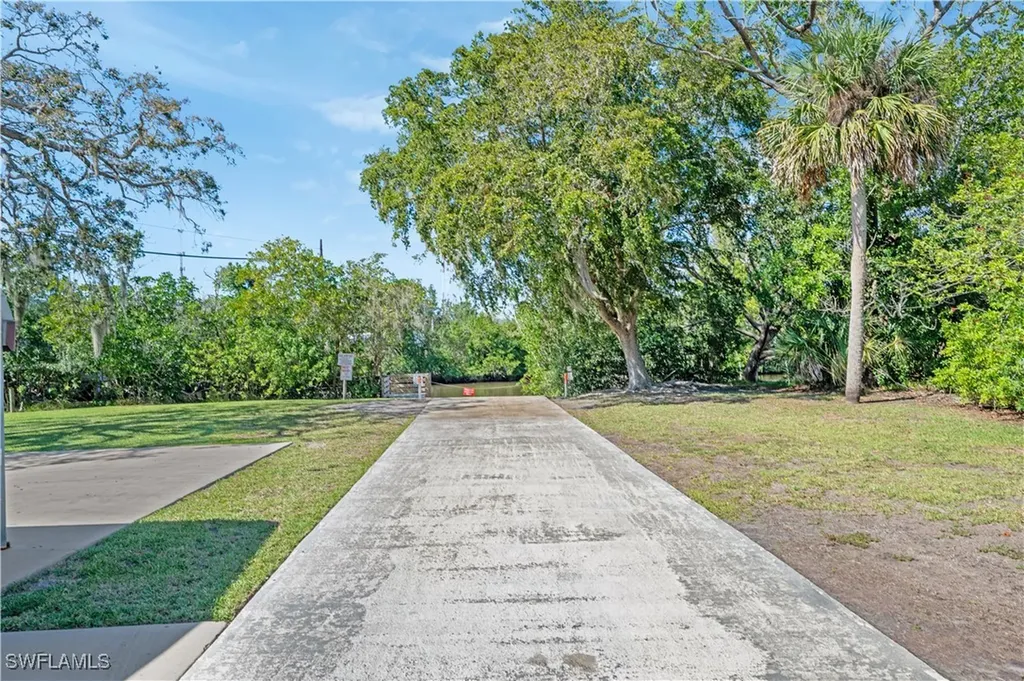 234 Riverwood Road Naples FL 34114