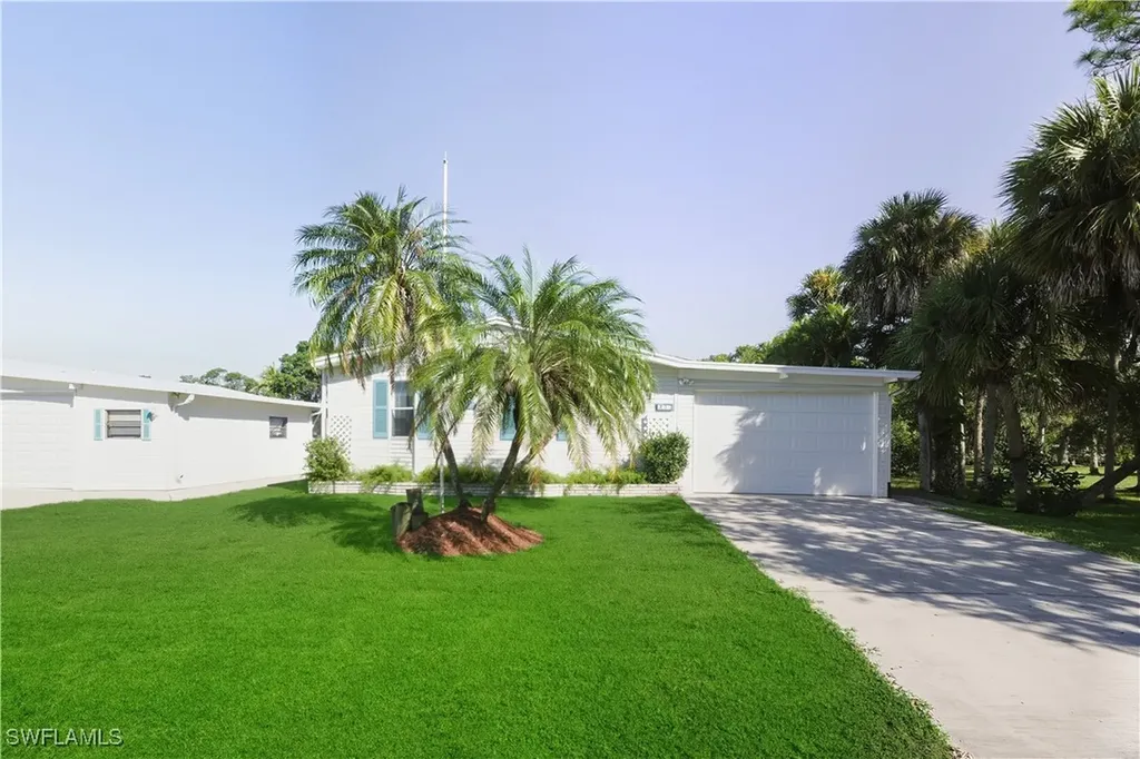 234 Riverwood Road Naples FL 34114