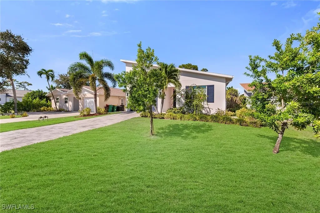 811 108th Avenue N Naples FL 34108