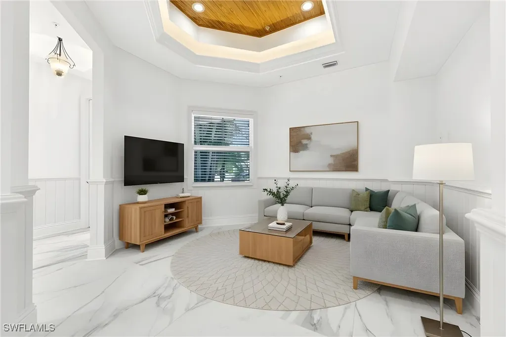 699 Fairway Terrace Naples FL 34103