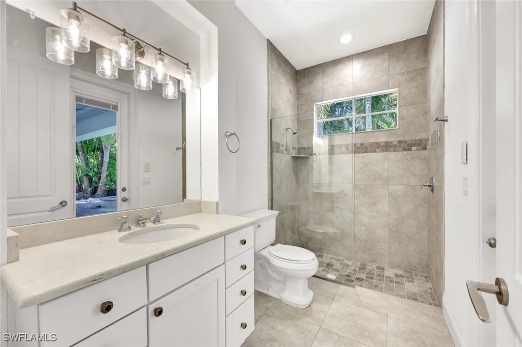 699 Fairway Terrace Naples FL 34103