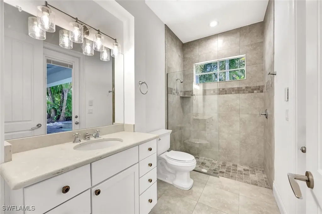 699 Fairway Terrace Naples FL 34103