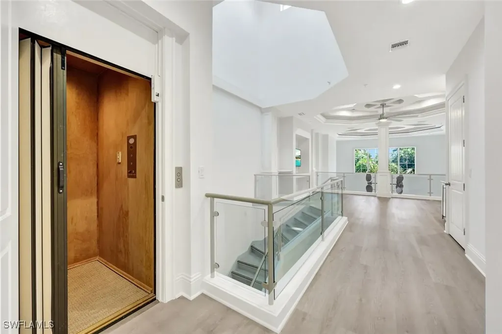 699 Fairway Terrace Naples FL 34103