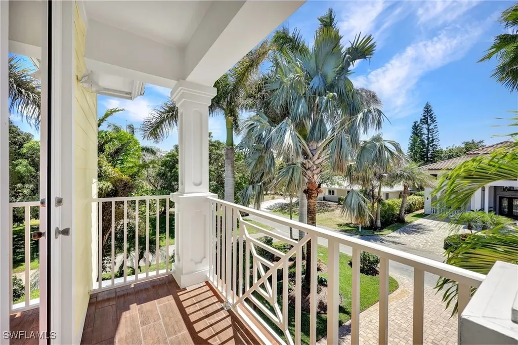 699 Fairway Terrace Naples FL 34103