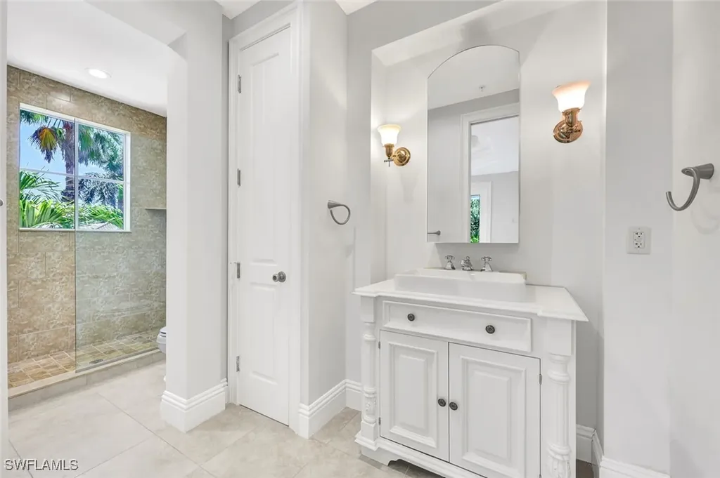 699 Fairway Terrace Naples FL 34103