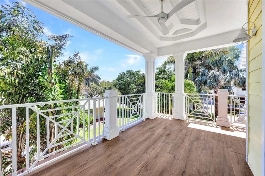 699 Fairway Terrace Naples FL 34103