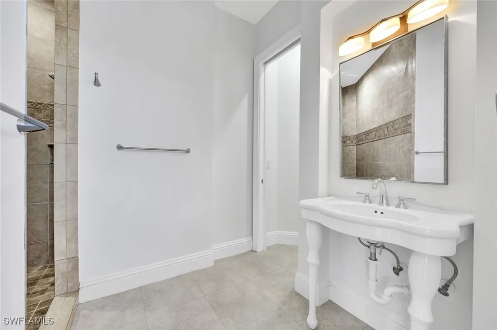 699 Fairway Terrace Naples FL 34103