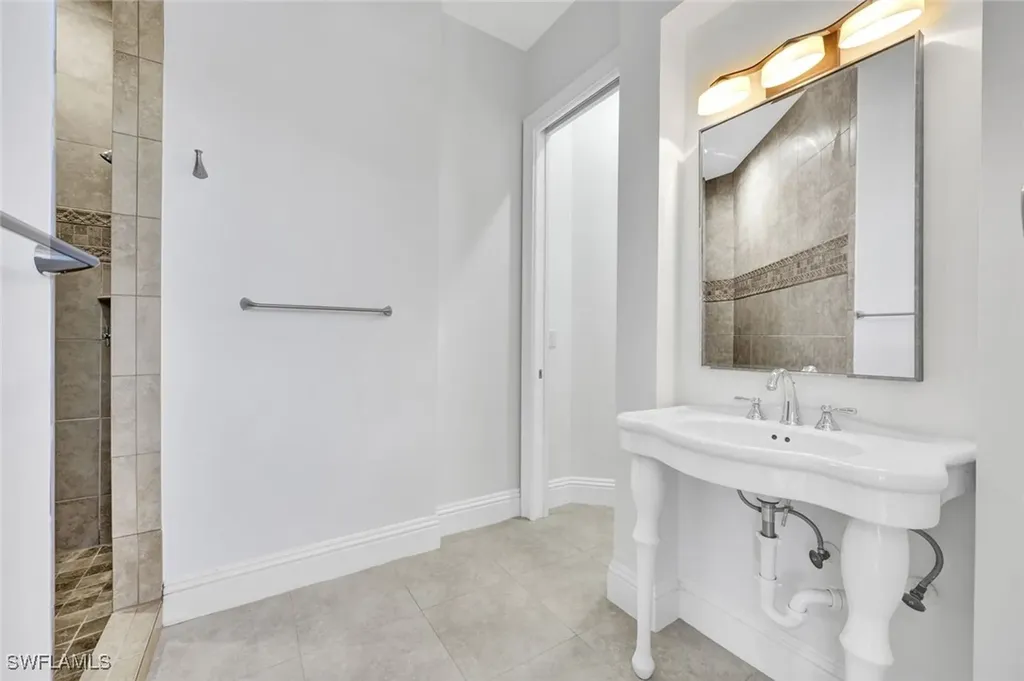699 Fairway Terrace Naples FL 34103