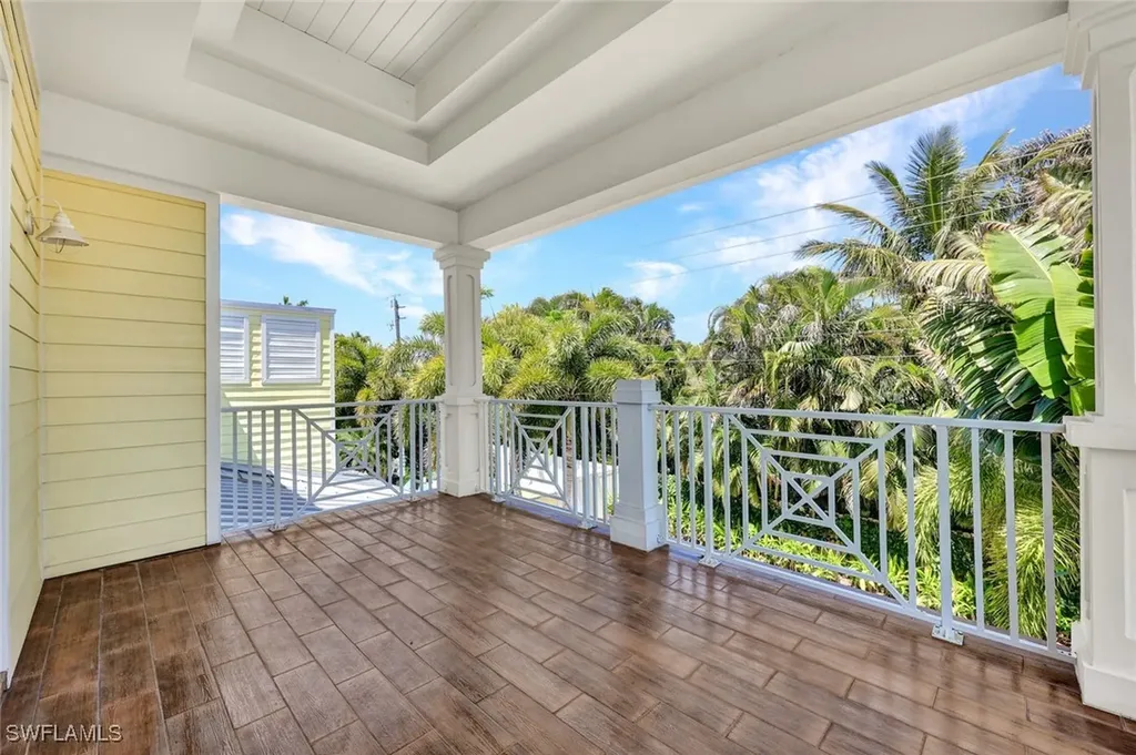 699 Fairway Terrace Naples FL 34103