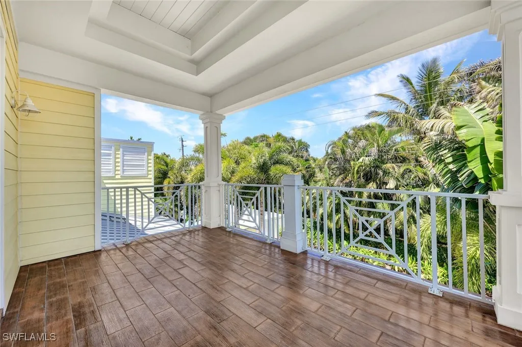 699 Fairway Terrace Naples FL 34103