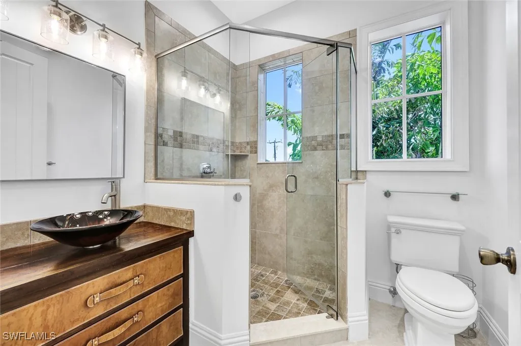 699 Fairway Terrace Naples FL 34103