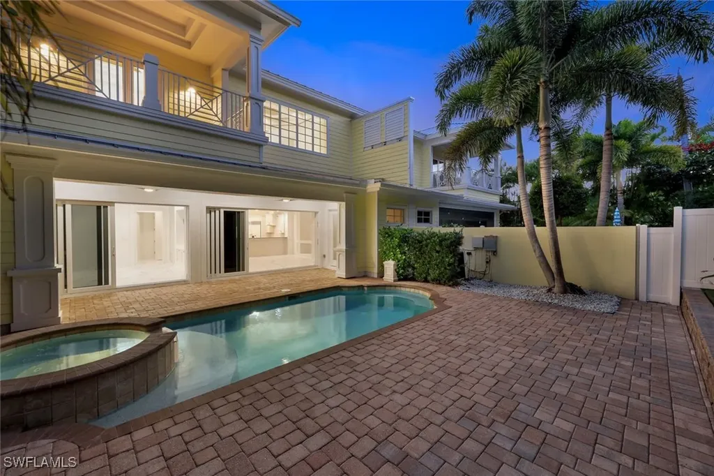 699 Fairway Terrace Naples FL 34103