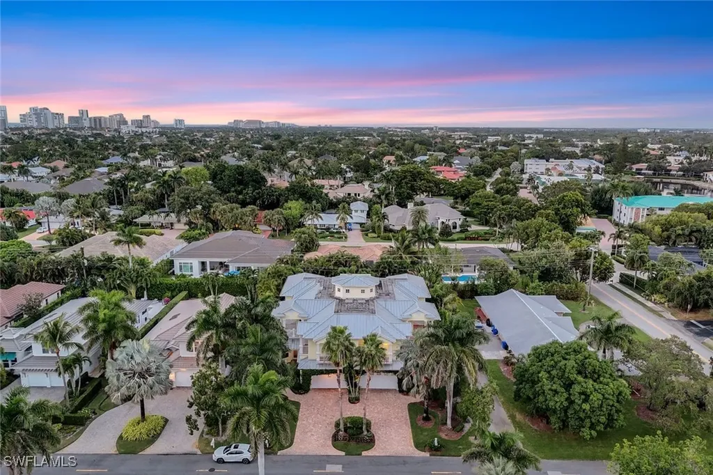 699 Fairway Terrace Naples FL 34103