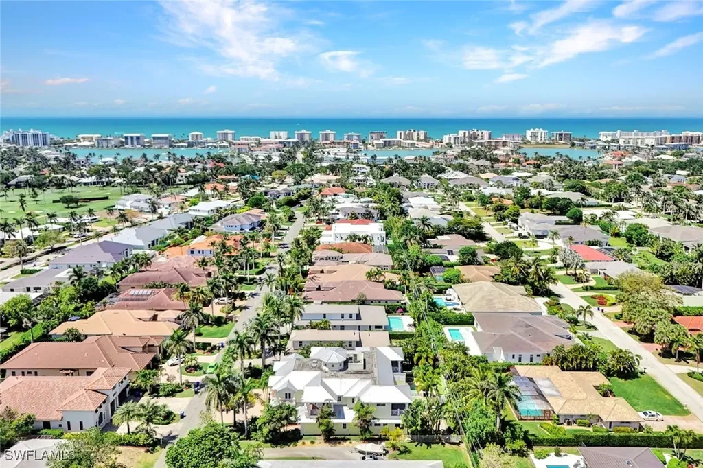 699 Fairway Terrace Naples FL 34103