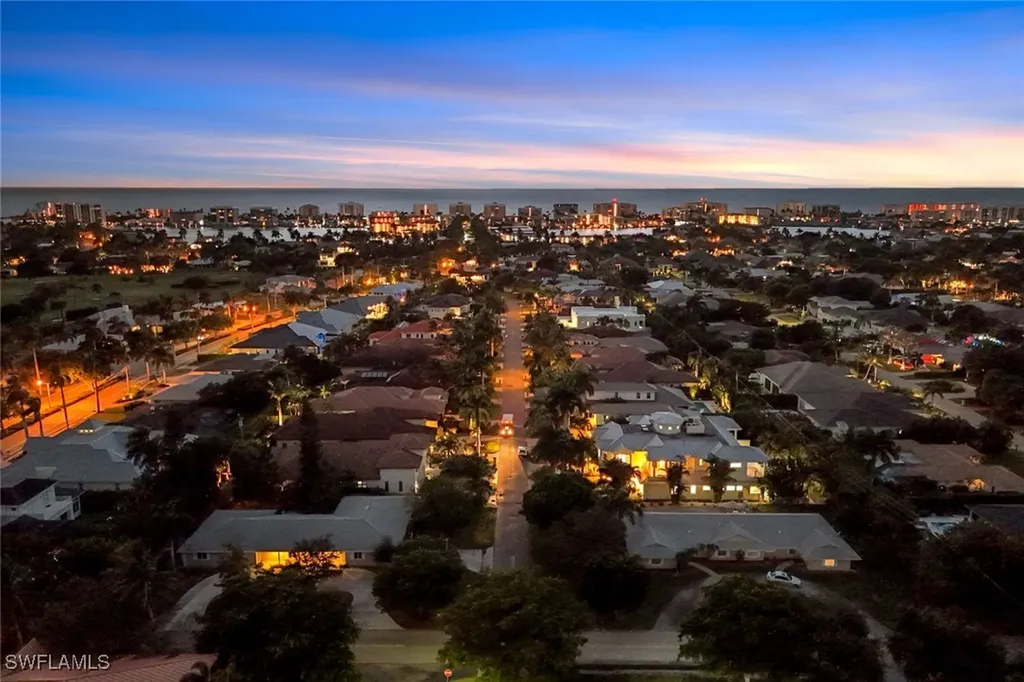 699 Fairway Terrace Naples FL 34103