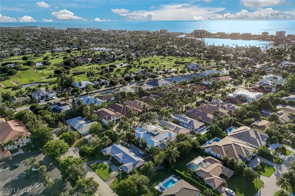 699 Fairway Terrace Naples FL 34103