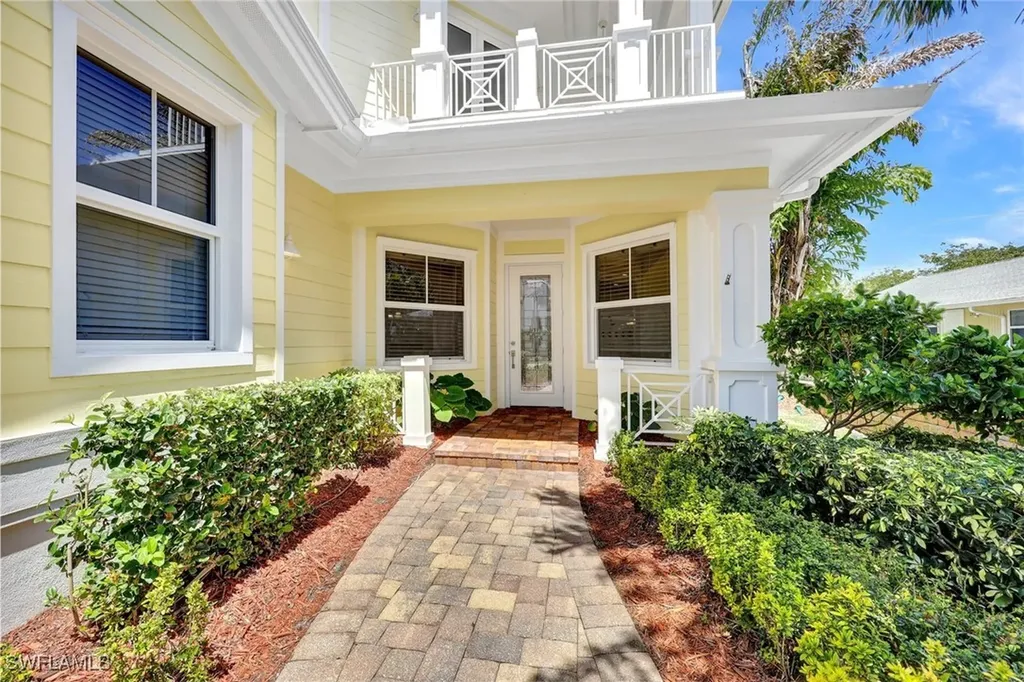 699 Fairway Terrace Naples FL 34103