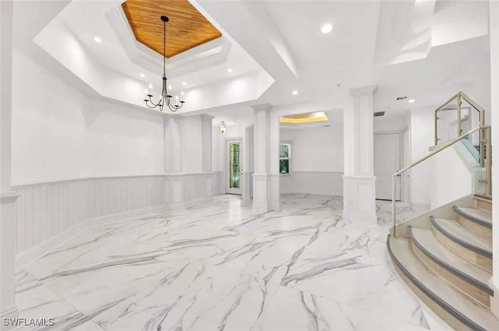 699 Fairway Terrace Naples FL 34103