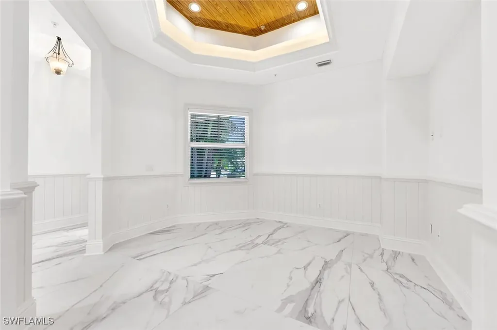 699 Fairway Terrace Naples FL 34103
