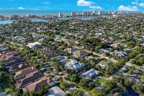 699 Fairway Terrace Naples FL 34103
