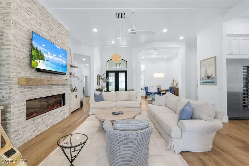 5092 Cerromar Drive Naples FL 34112