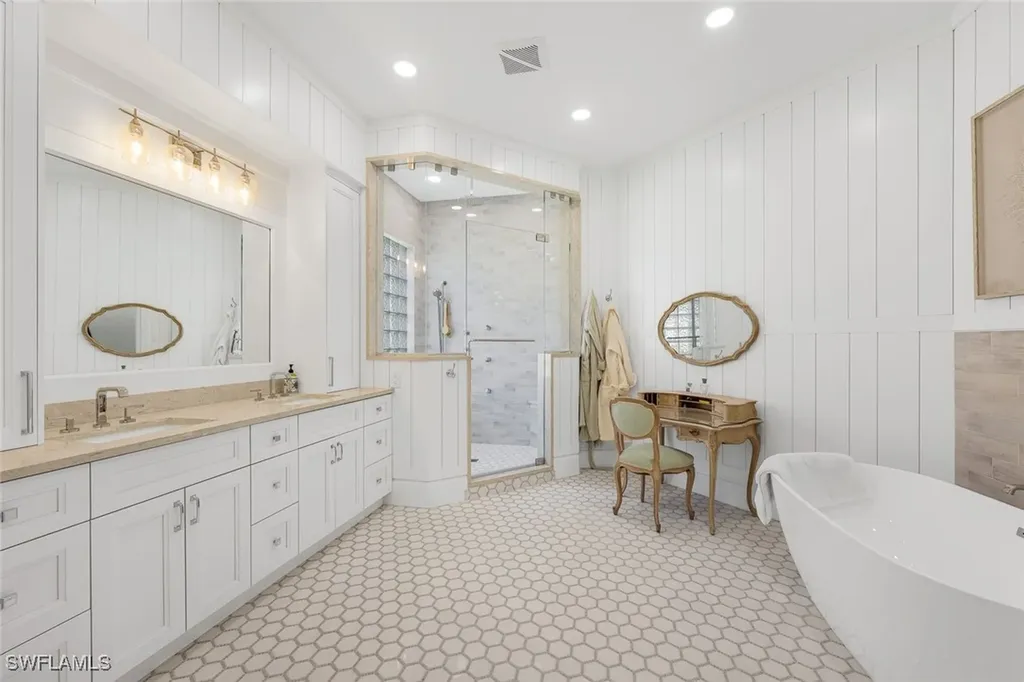 5092 Cerromar Drive Naples FL 34112