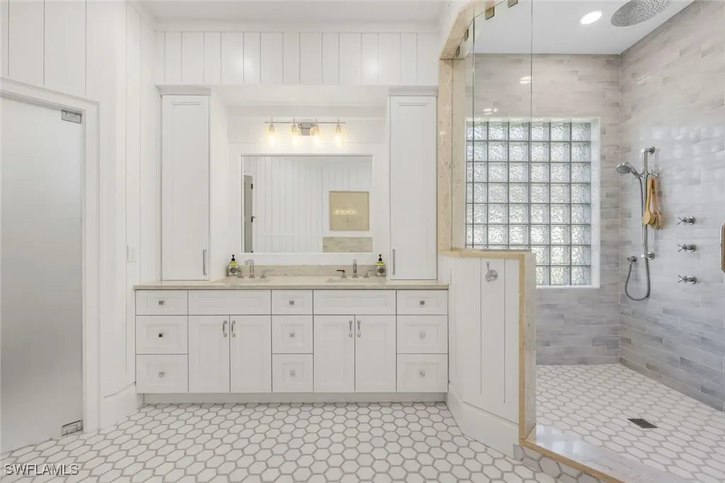 5092 Cerromar Drive Naples FL 34112