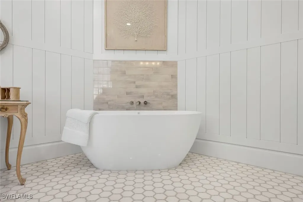 5092 Cerromar Drive Naples FL 34112