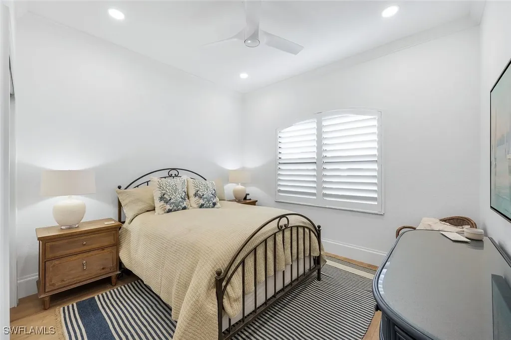 5092 Cerromar Drive Naples FL 34112