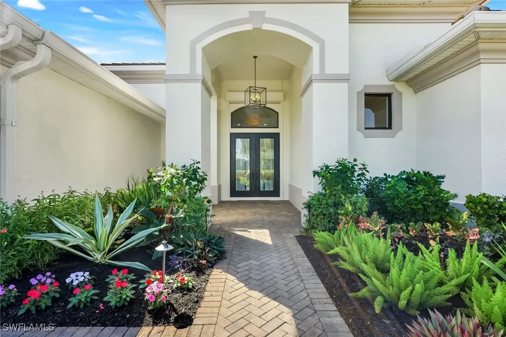 5092 Cerromar Drive Naples FL 34112