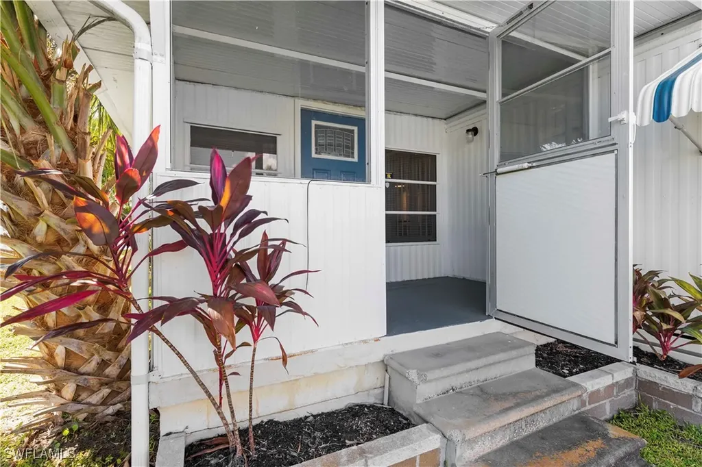 123 Cedar Lane Naples FL 34114