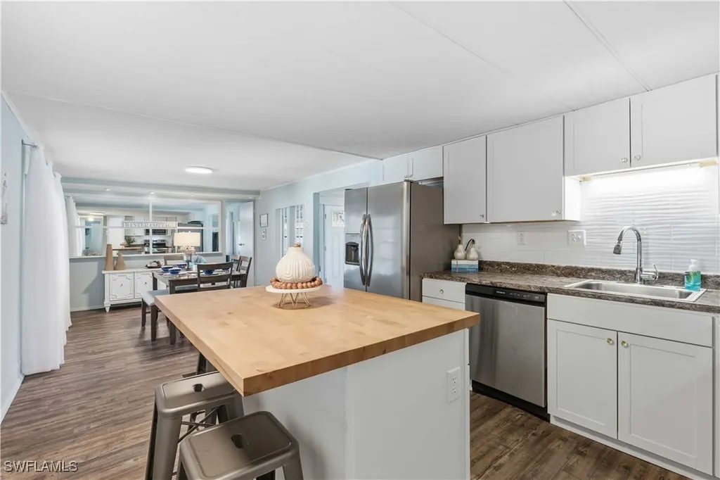 123 Cedar Lane Naples FL 34114