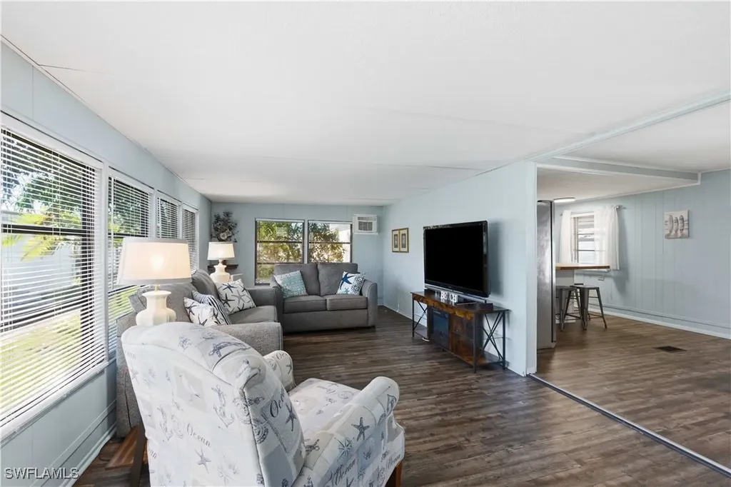 123 Cedar Lane Naples FL 34114