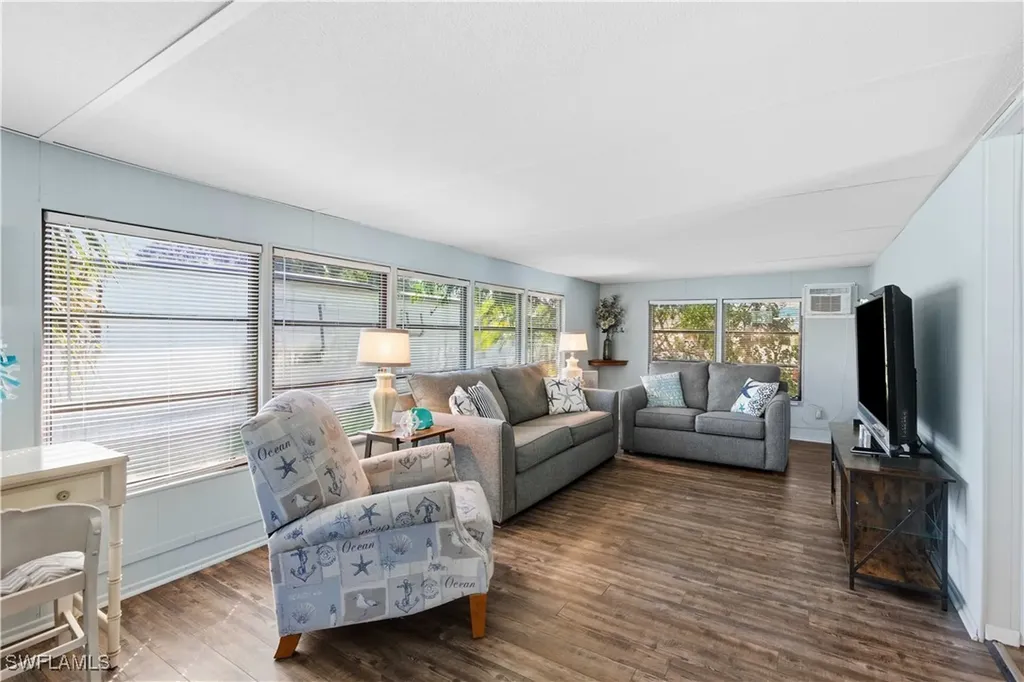 123 Cedar Lane Naples FL 34114