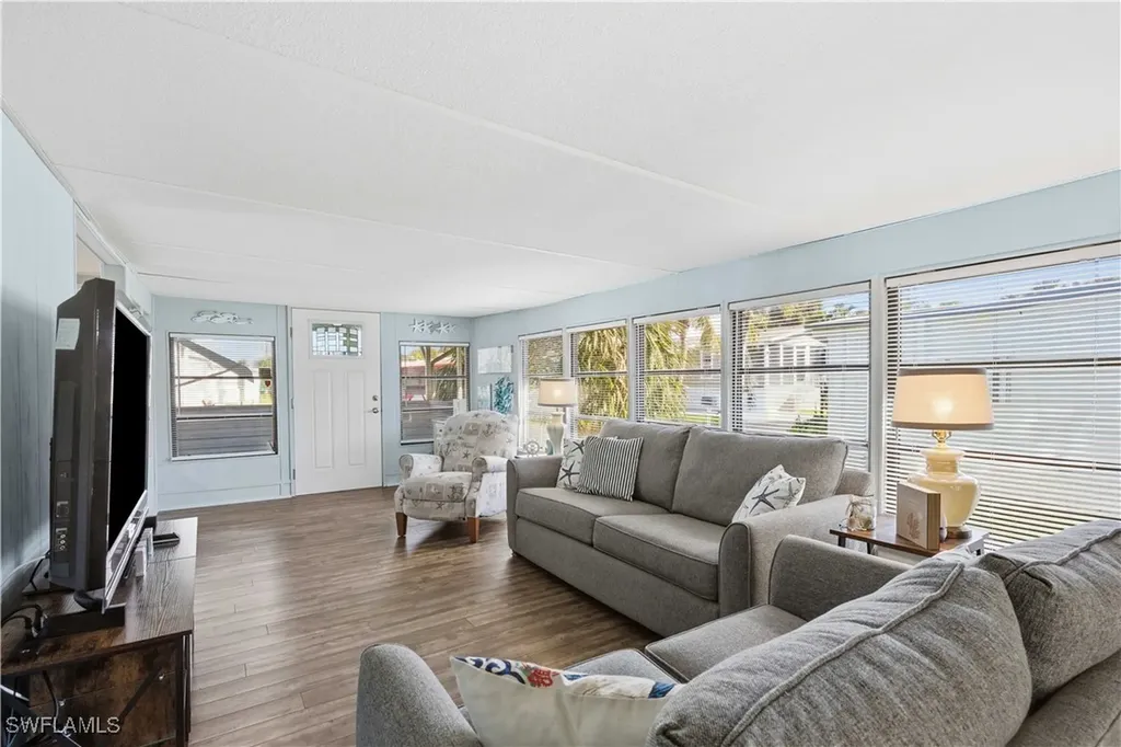 123 Cedar Lane Naples FL 34114