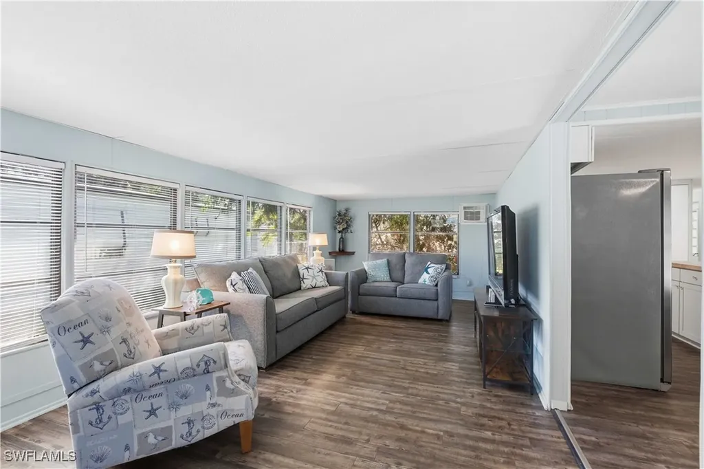 123 Cedar Lane Naples FL 34114