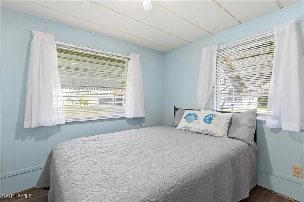 123 Cedar Lane Naples FL 34114