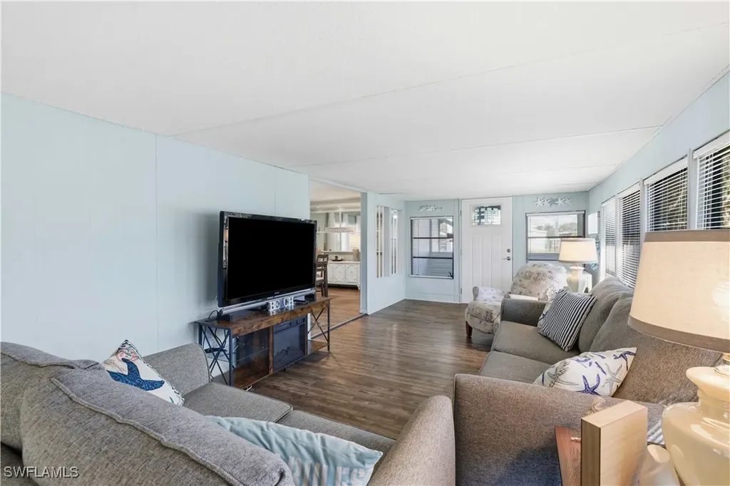 123 Cedar Lane Naples FL 34114