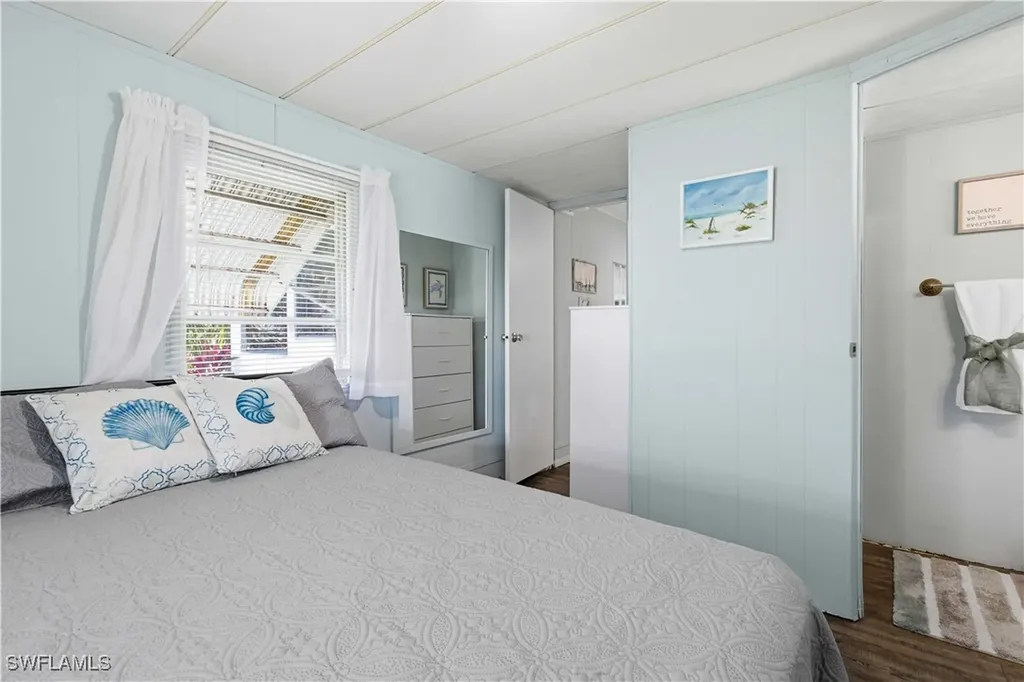 123 Cedar Lane Naples FL 34114