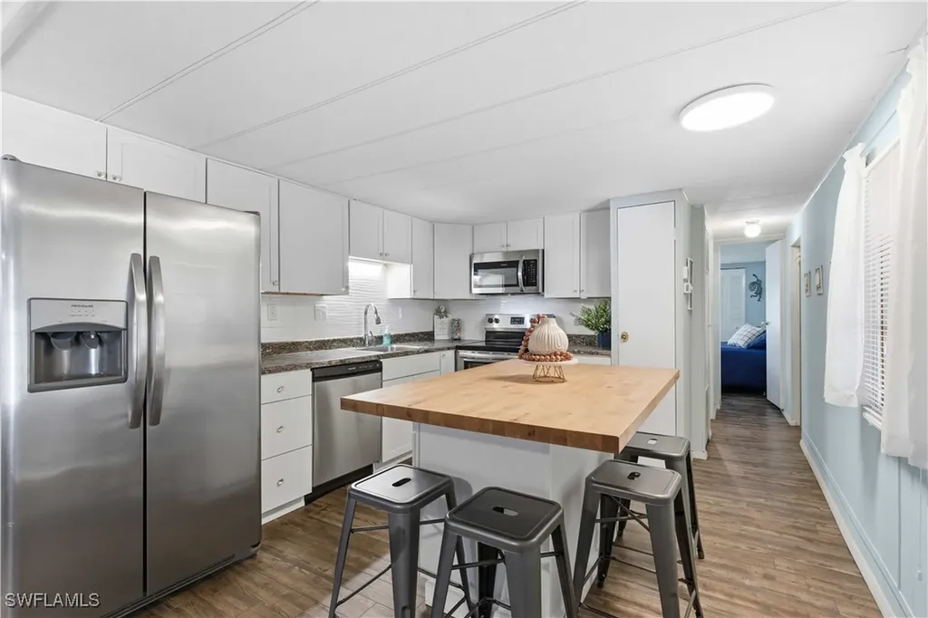 123 Cedar Lane Naples FL 34114