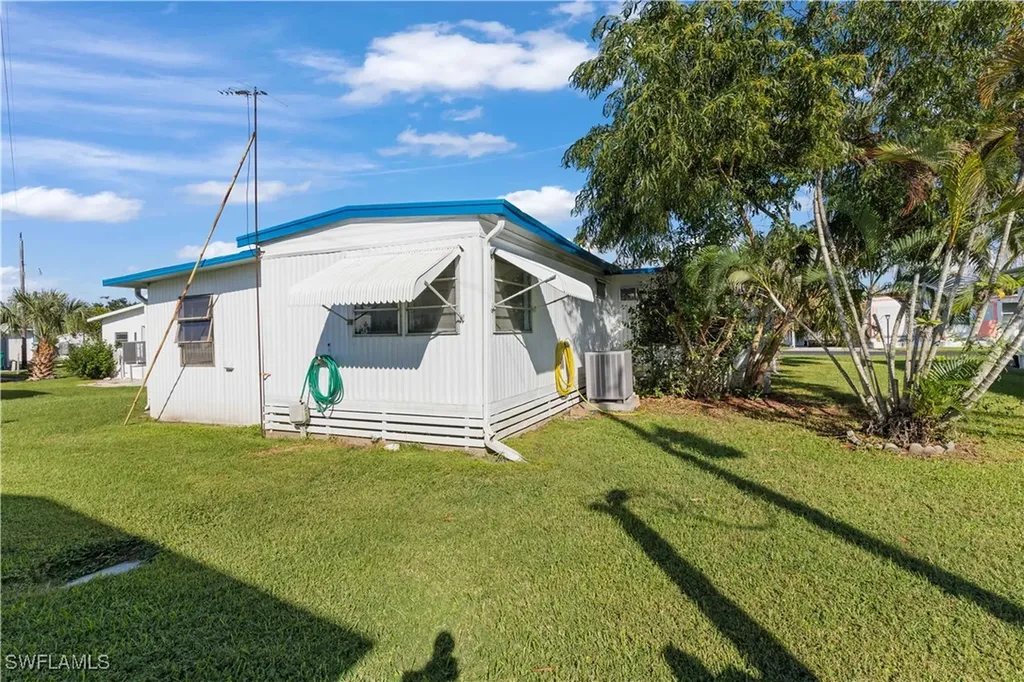 123 Cedar Lane Naples FL 34114