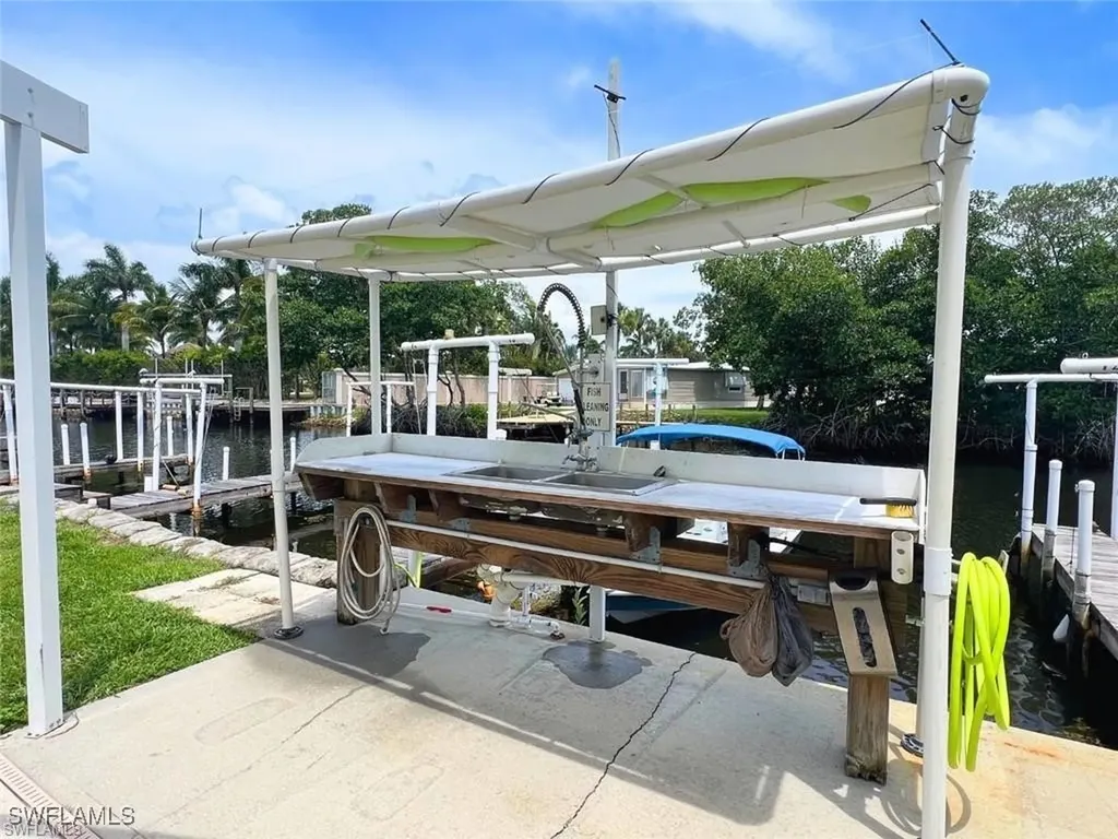 123 Cedar Lane Naples FL 34114